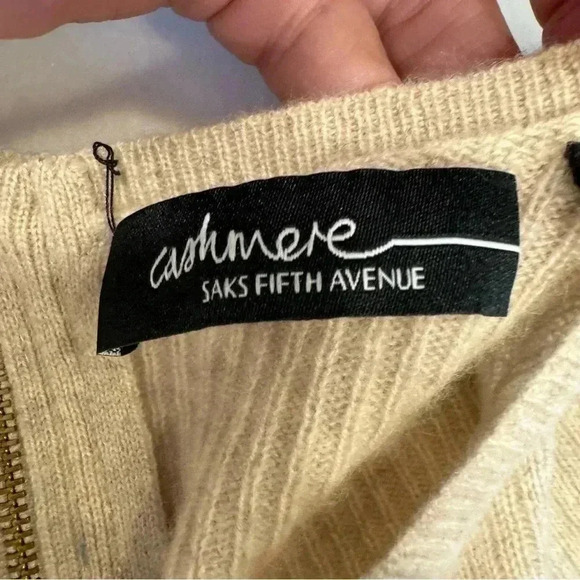 Cashmere saks fifth Ave women’s cashmere sweater cream scoop neck size XS - Picture 10 of 11